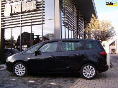 Opel-Zafira-0